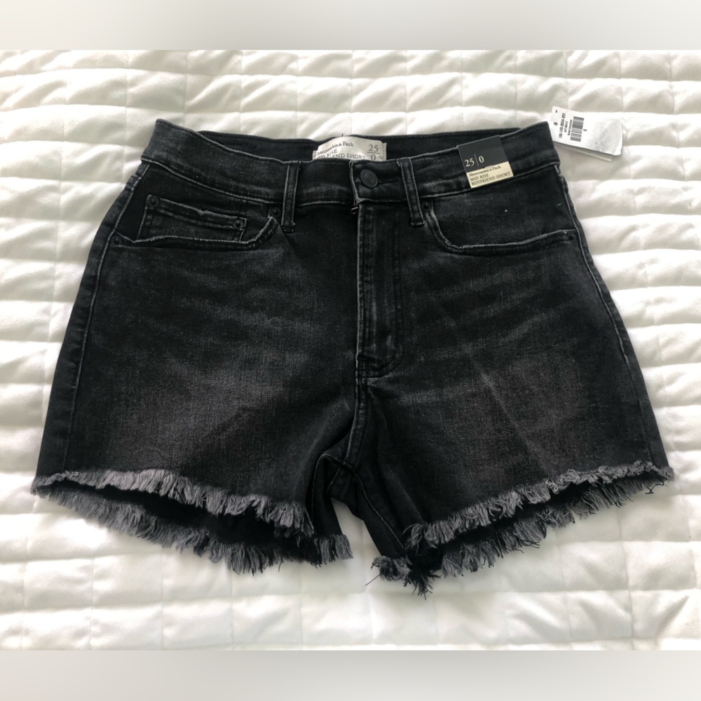Abercrombie & Fitch Black Mid Rise Boyfriend Short Size 25/0